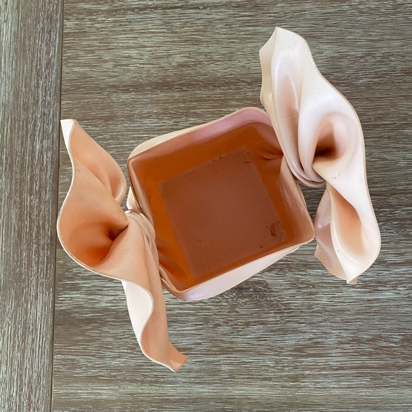 Vintage 1980s C.T. Design’s Pink Plastic Square Tissue Box Holder - Picture 5 of 14